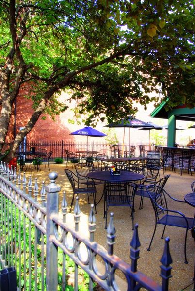 Llywelyn's Pub St. Charles