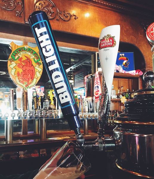 Llywelyn's Pub St. Charles