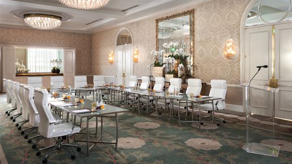 Four Seasons Hotel At Beverly Hills