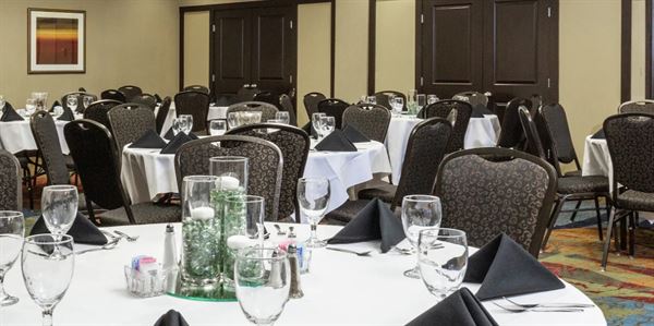 Embassy Suites Kansas City Plaza