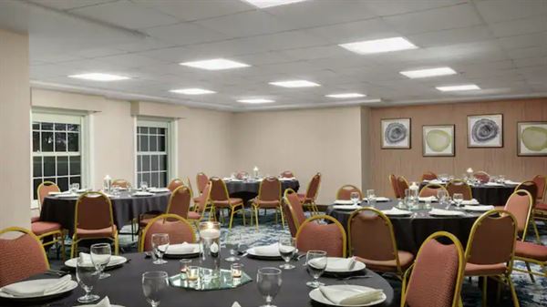 Homewood Suites by Hilton Kansas City-Airport