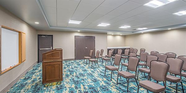 Holiday Inn Express & Suites Shawnee-Kansas City West