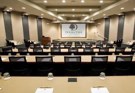 DoubleTree by Hilton Hotel Wichita Airport