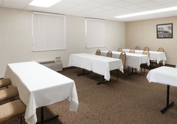 Wyndham Garden Inn Wichita Downtown