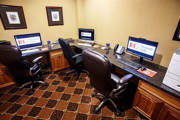 Holiday Inn Express & Suites Harrisburg West