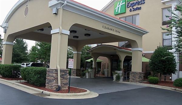 Holiday Inn Express & Suites Sanford