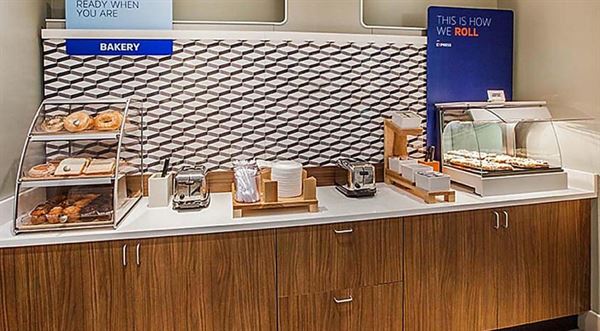 Holiday Inn Express & Suites Sanford