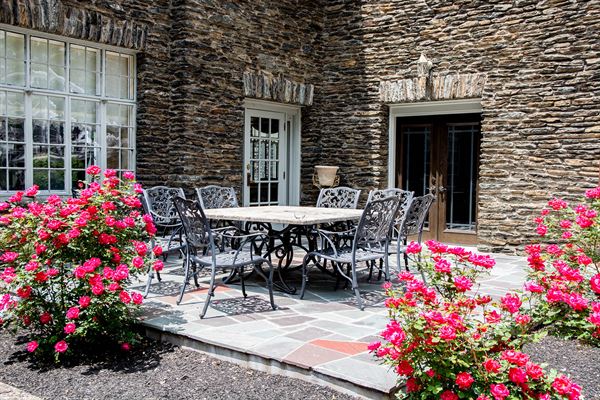 The Manor on Front B&B