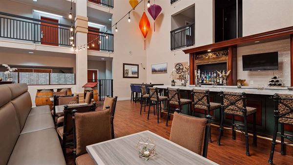 Best Western Plus - Villa Del Lago Inn