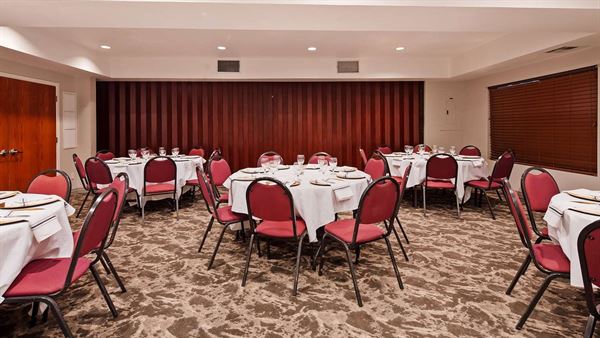 Best Western Plus - Villa Del Lago Inn