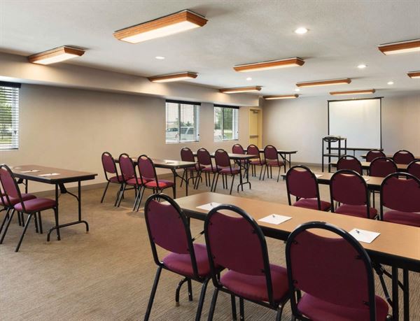 Country Inn & Suites By Carlson, Cedar Rapids Airport, IA