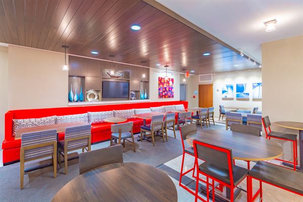 Holiday Inn Express On the Beach