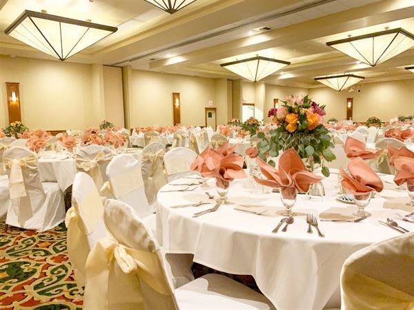 Wyndham Visalia Hotel