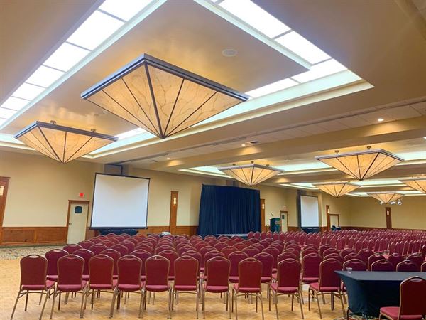 Wyndham Visalia Hotel