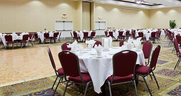 Holiday Inn Conference Ctr Marshfield