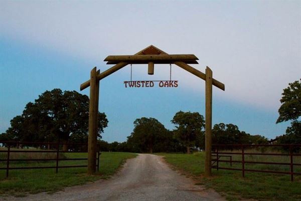 Twisted Oaks Barn