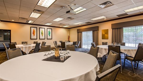 Best Western Plus - Hilltop Inn