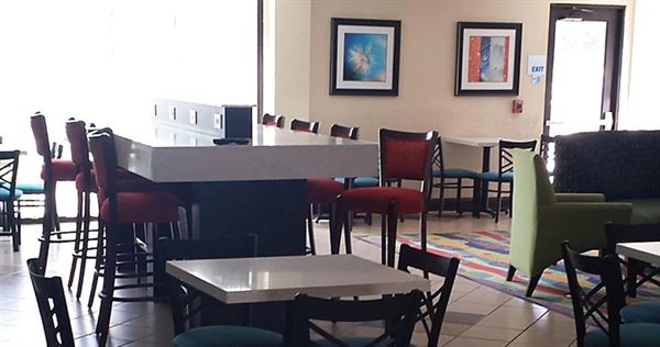 Holiday Inn Express & Suites Morehead City