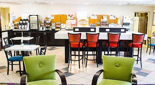 Holiday Inn Express & Suites Morehead City