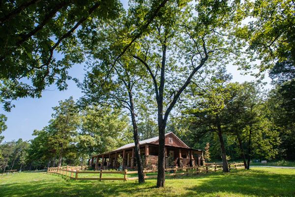 Echo Bluff State Park Lodge