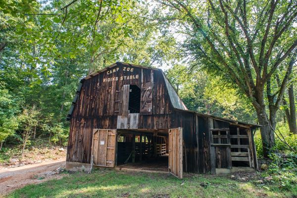 Echo Bluff State Park Lodge