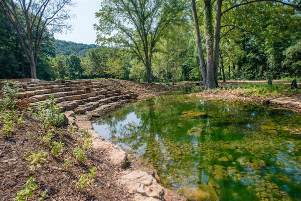 Echo Bluff State Park Lodge