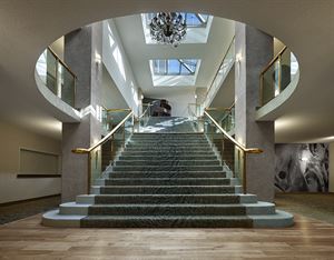 Admiral Foyer