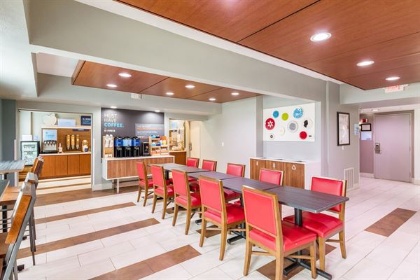 Holiday Inn Express and Suites Columbus