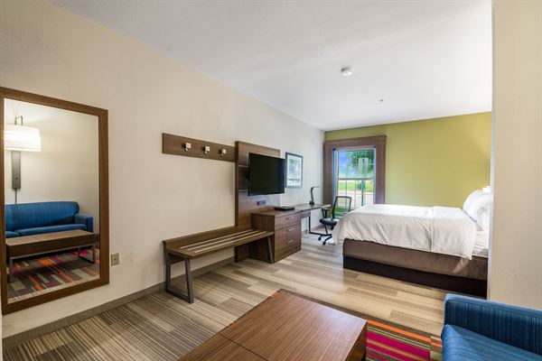 Holiday Inn Express and Suites Columbus