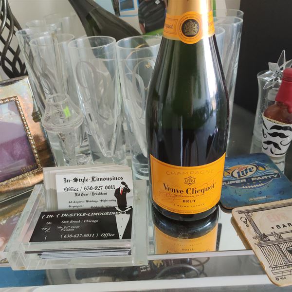 { IN-STYLE-LIMOUSINES }