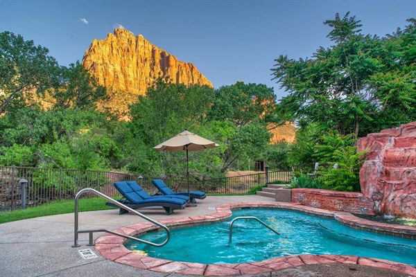 Cliffrose Lodge & Gardens