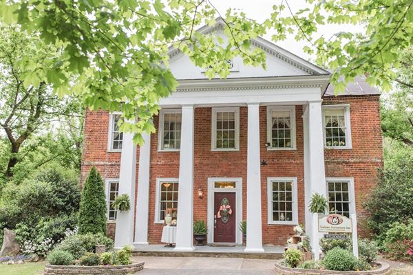 Golden Horseshoe Inn