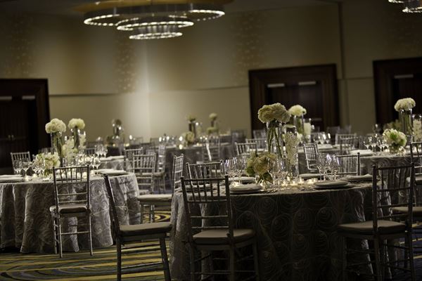 Renaissance Arlington Capital View Hotel