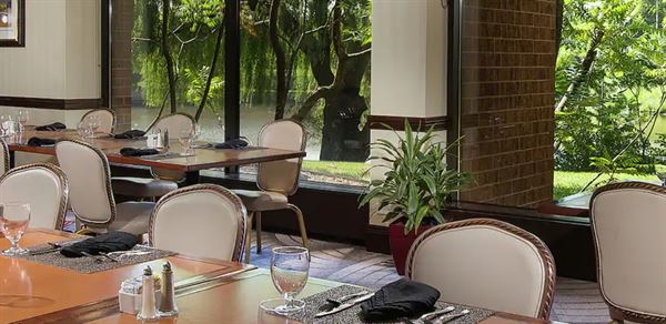 DoubleTree by Hilton Lisle Naperville