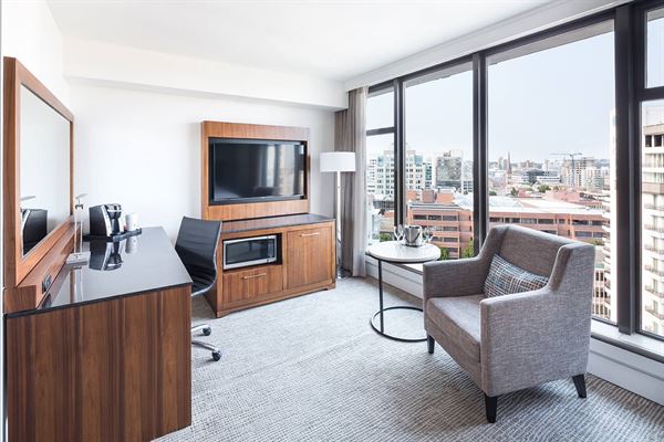 DoubleTree by Hilton Hotel & Suites Victoria