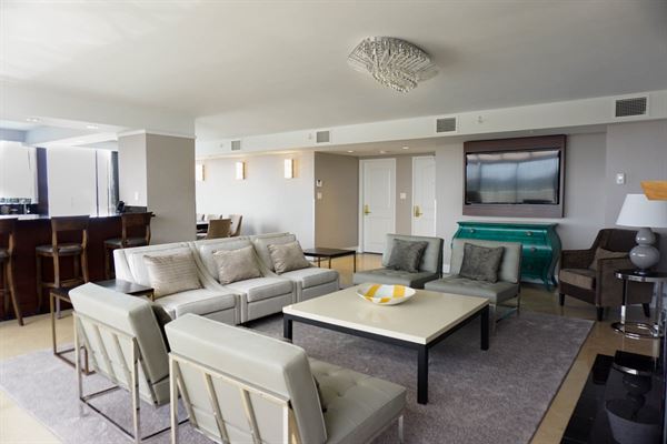 DoubleTree by Hilton Hotel & Suites Victoria