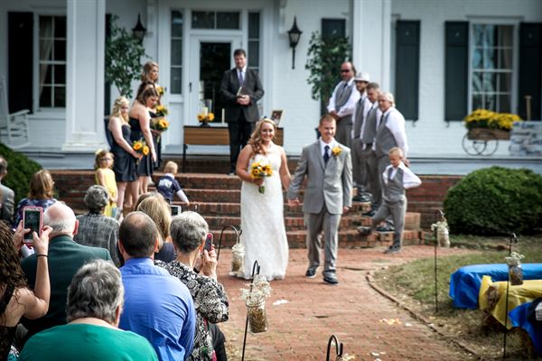 Hollyfield Manor Weddings and Events