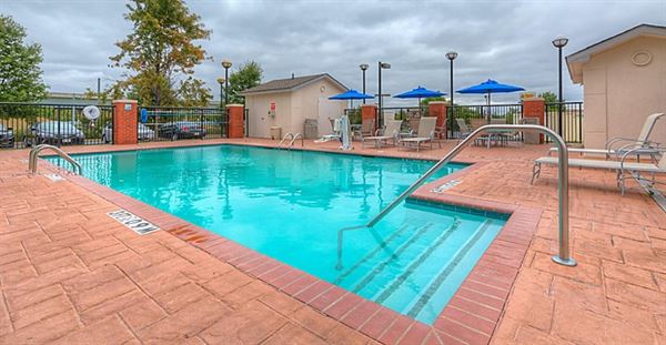 Holiday Inn Express & Suites Memphis Southwind