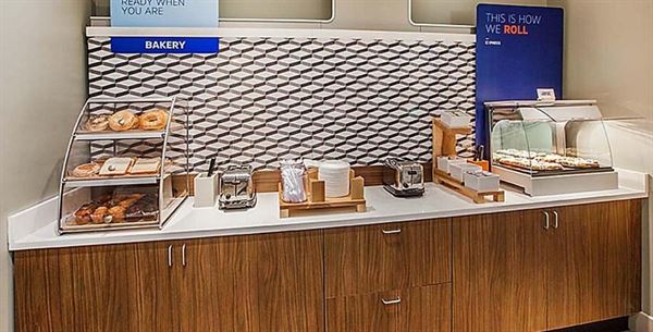 Holiday Inn Express & Suites Memphis Southwind