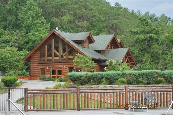 Smoky Mountain Lodge Weddings