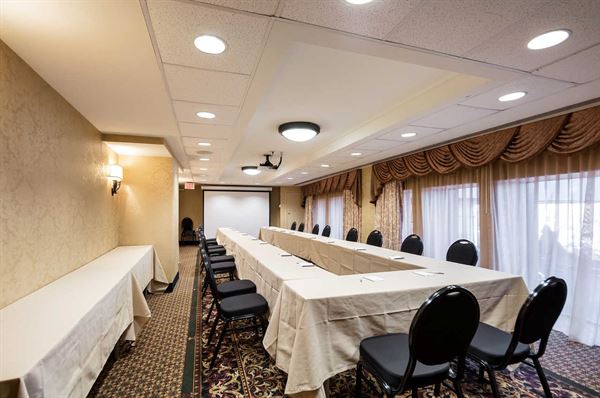 Clarion Collection Hotel Arlington Court Suites