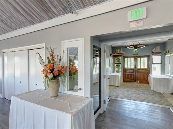 Dominic's at Oyster Point