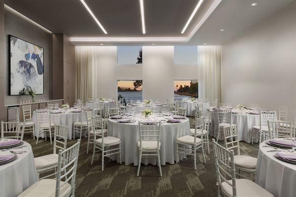 AC Hotel by Marriott South San Francisco/Oyster Point Waterfront