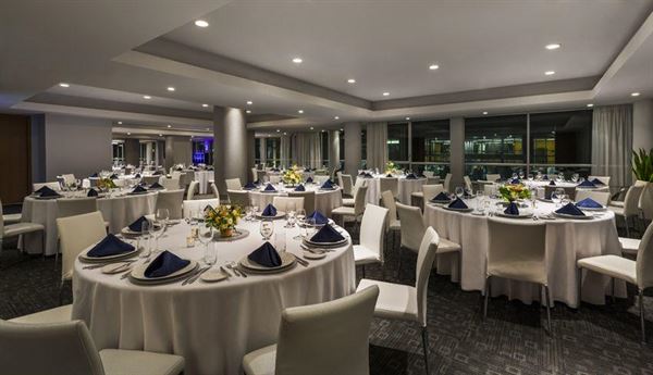 Warwick Le Crystal – Montreal