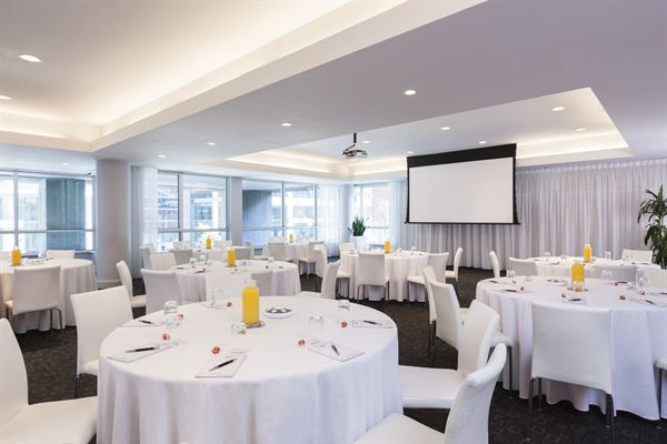 Warwick Le Crystal – Montreal