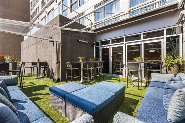 Warwick Le Crystal – Montreal