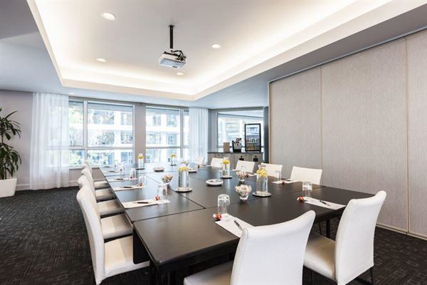 Warwick Le Crystal – Montreal