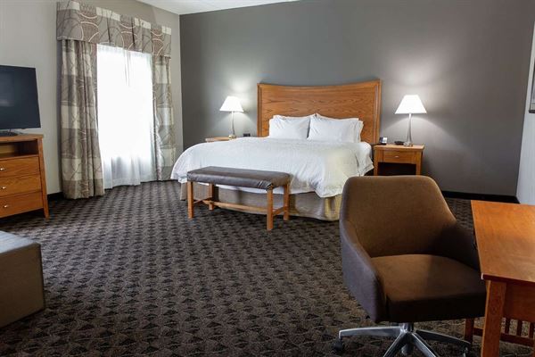 Hampton Inn & Suites Chesapeake-Square Mall