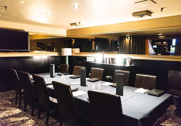 Von's Steakhouse And Oyster bar