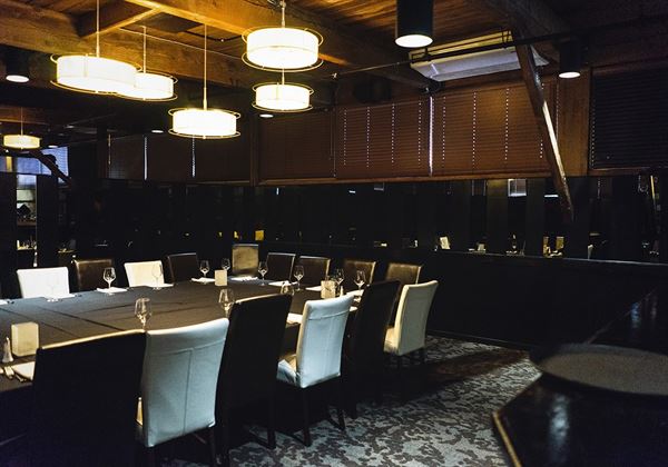 Von's Steakhouse And Oyster bar